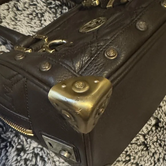 Metrocity Quilted Brown Leather Satchel - Picture 13 of 15